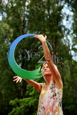inge_med Y2L logo i skov